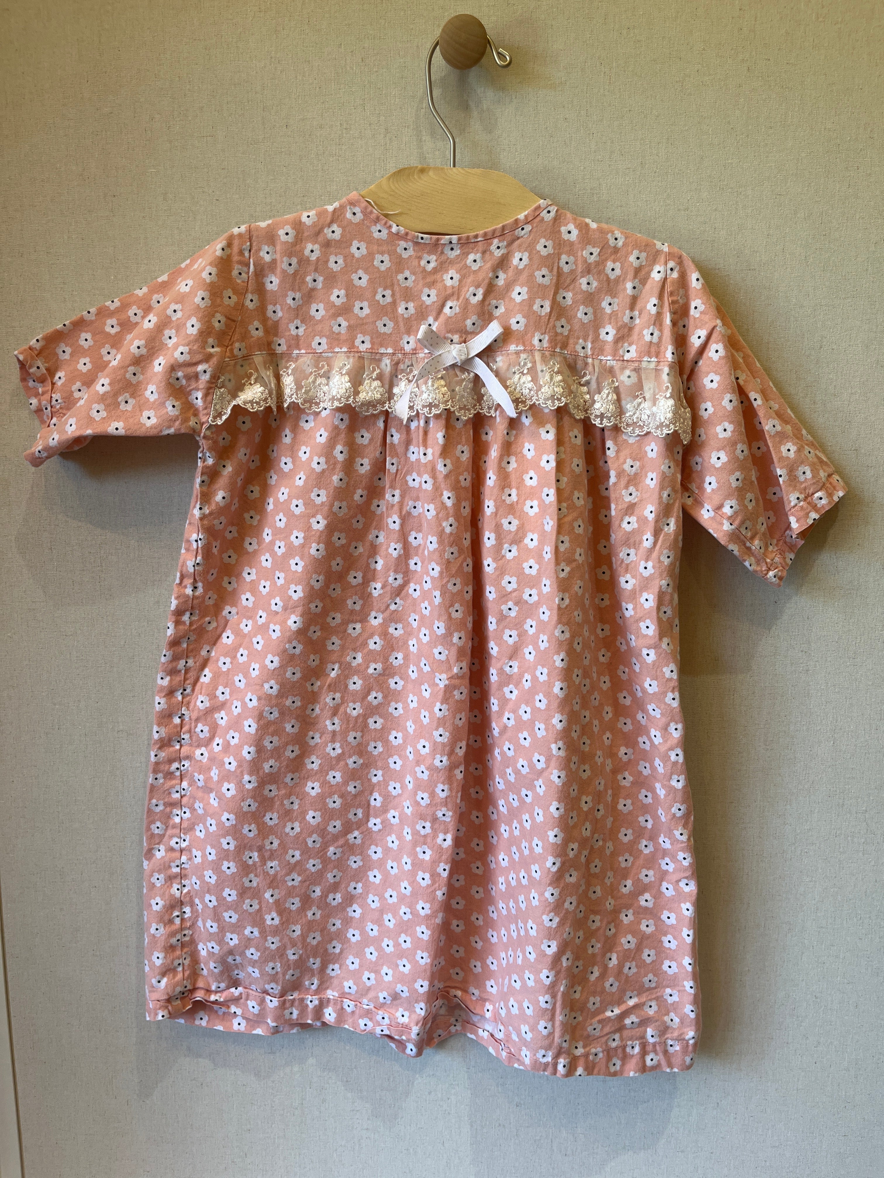 Vintage Handmade Peach Daisy Nightgown