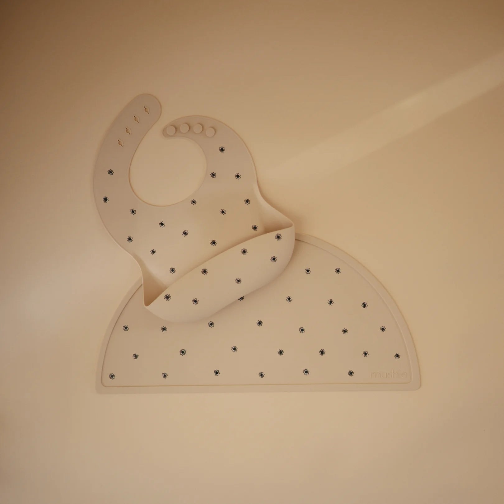 Silicone Baby Bib - Black Daisy