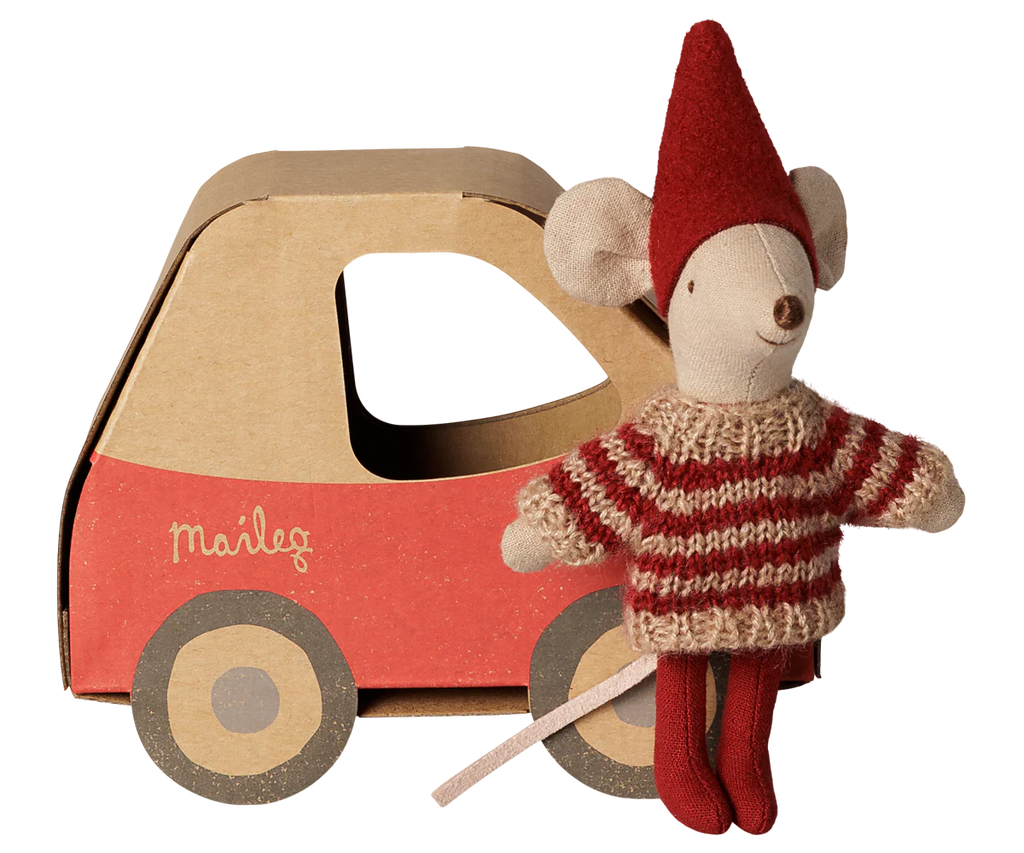 Pre-Order: Little Sister Christmas Mouse in Car Box {Expected Early November}