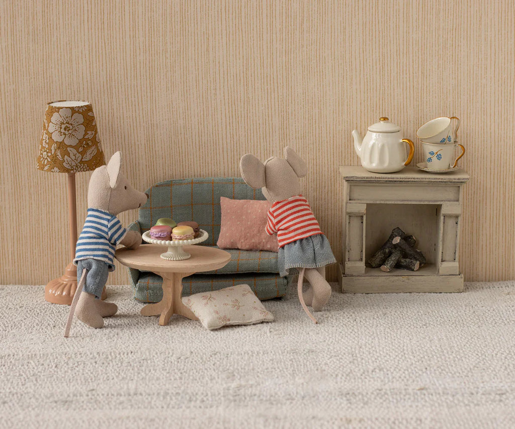 Mouse Nature Oval Coffee Table