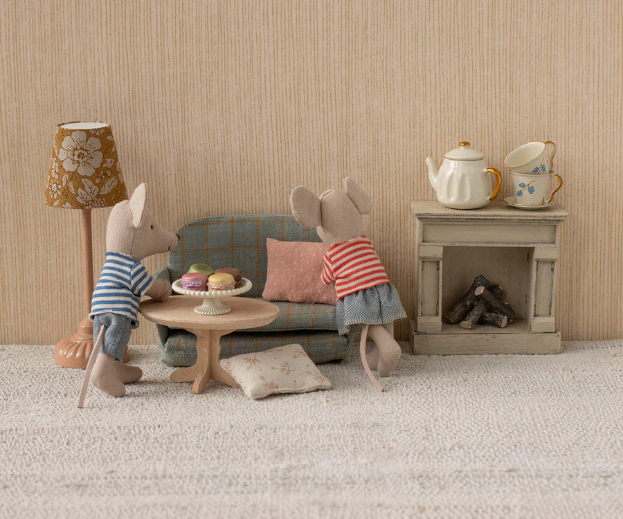 Mouse Nature Oval Coffee Table