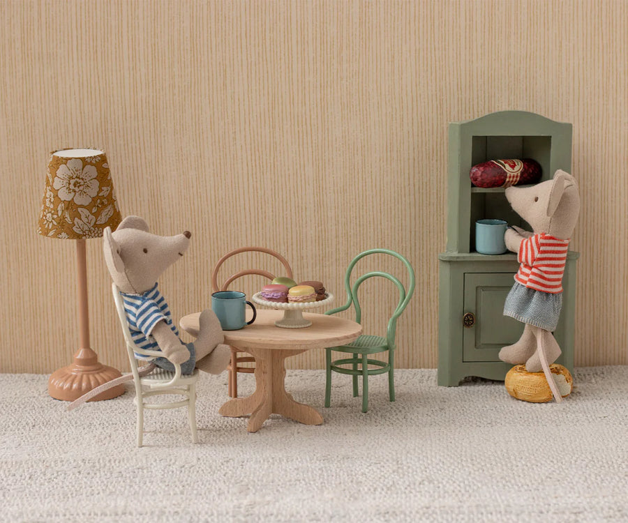 Mouse Nature Oval Dining Table