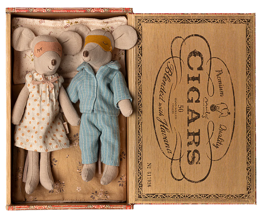 Mum & Dad Mice in Cigar Box