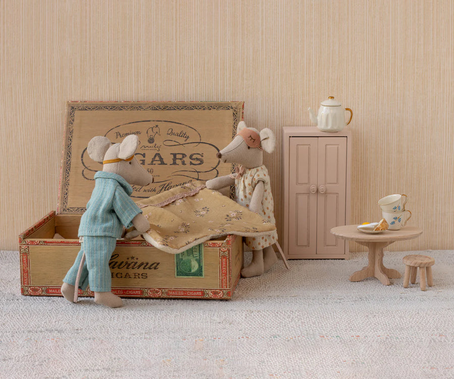 Mum & Dad Mice in Cigar Box