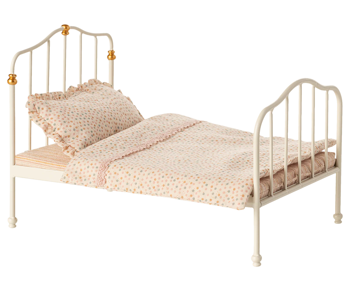 Off White Vintage Mouse Bed