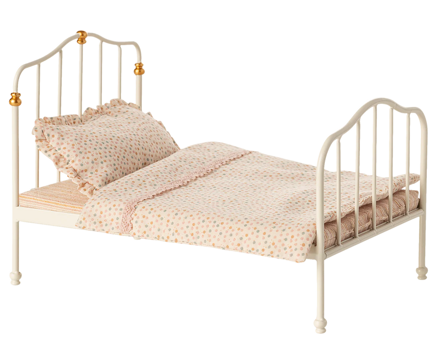 Off White Vintage Mouse Bed