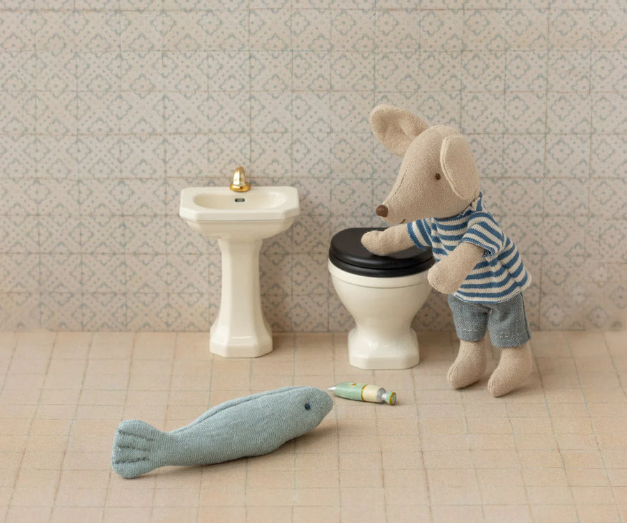Off White Mouse Bathroom Sink