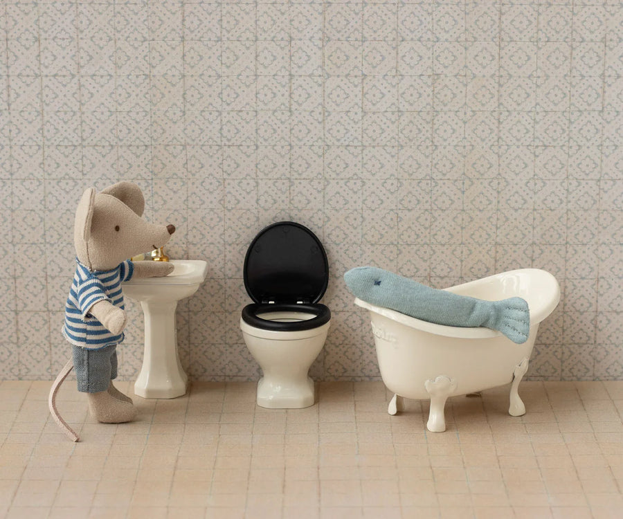 Off White Mouse WC