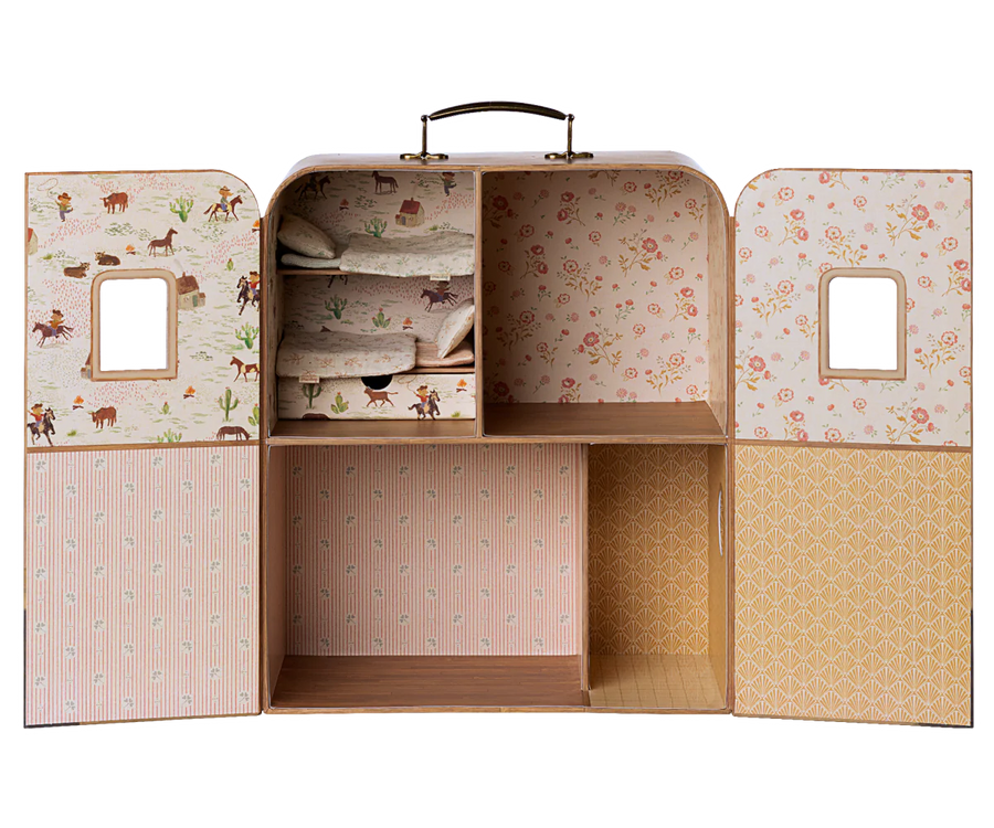 SuitCasa Mouse House