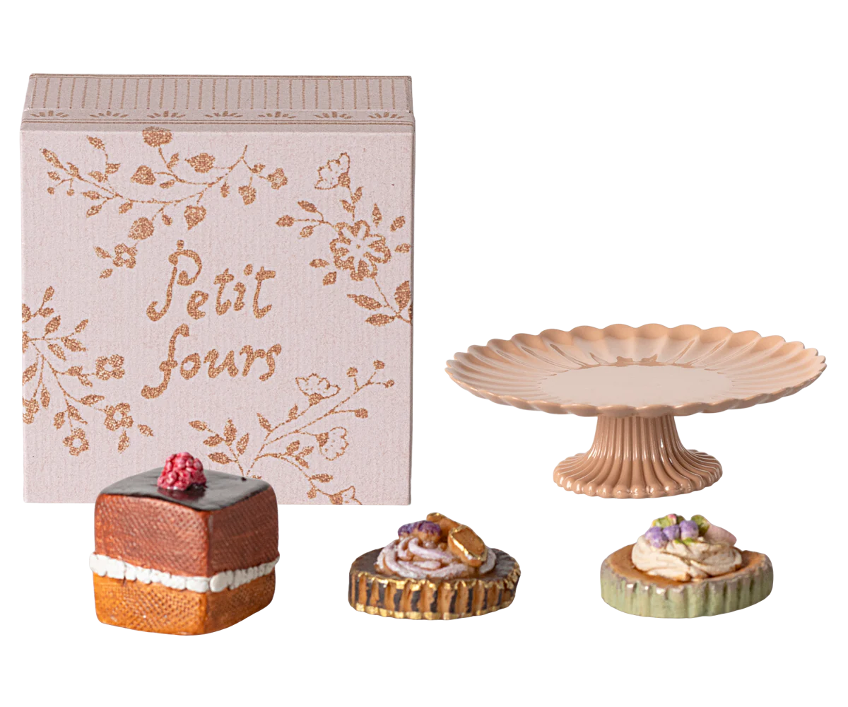Mini Cakes and Cakestand