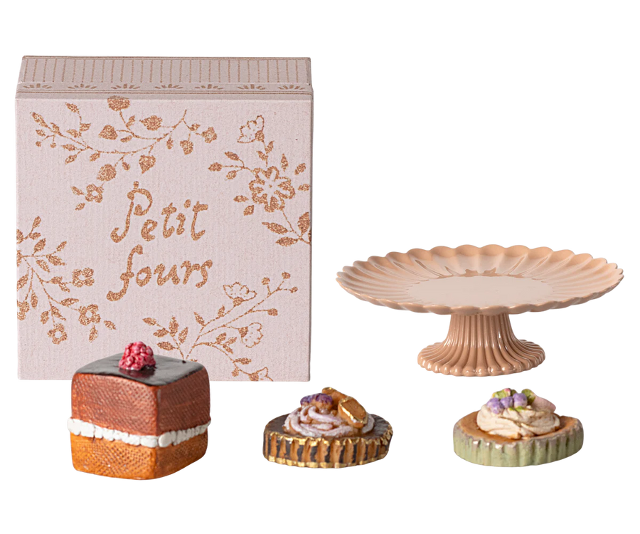 Mini Cakes and Cakestand