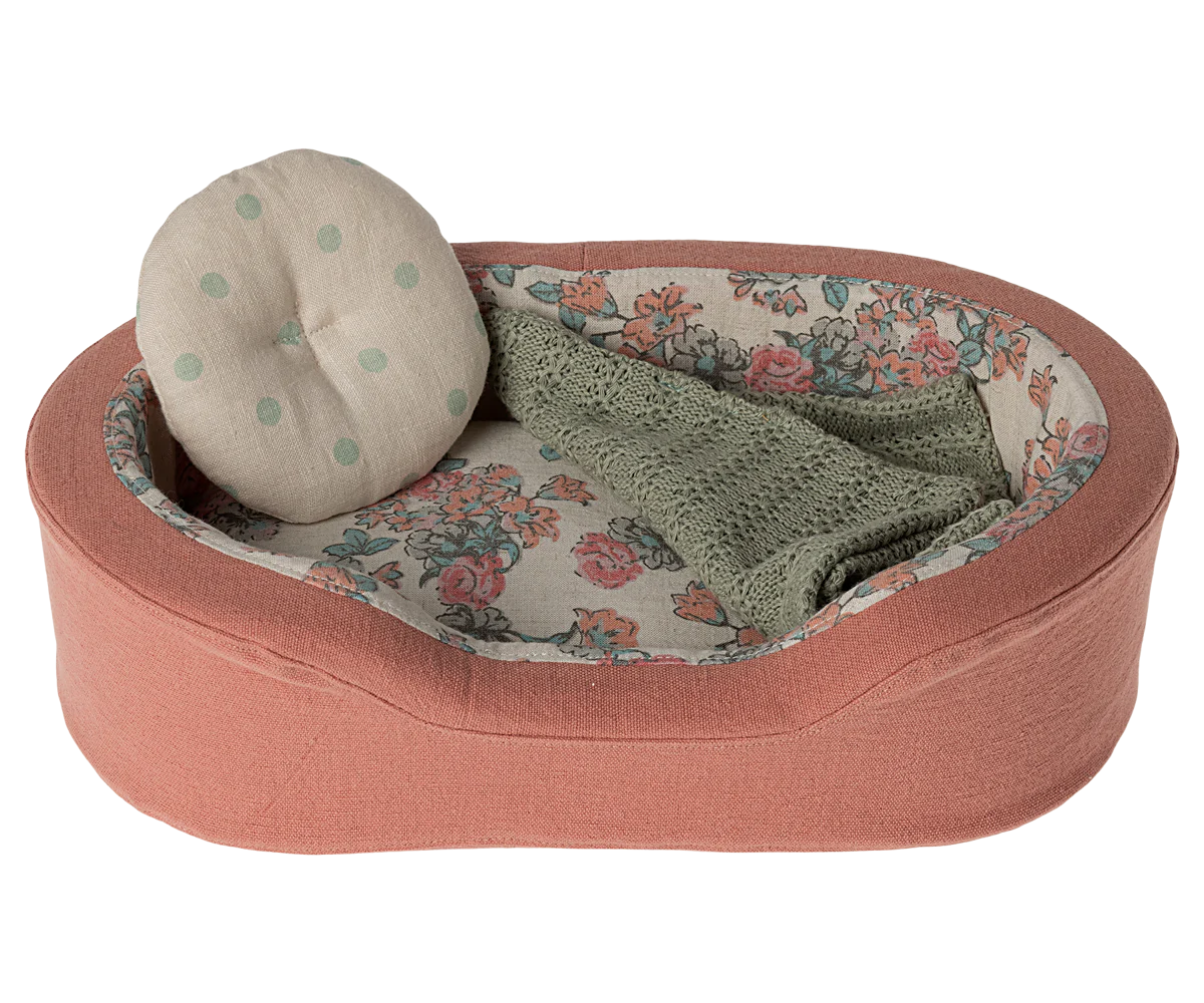 Small Cosy Basket Bed - Coral