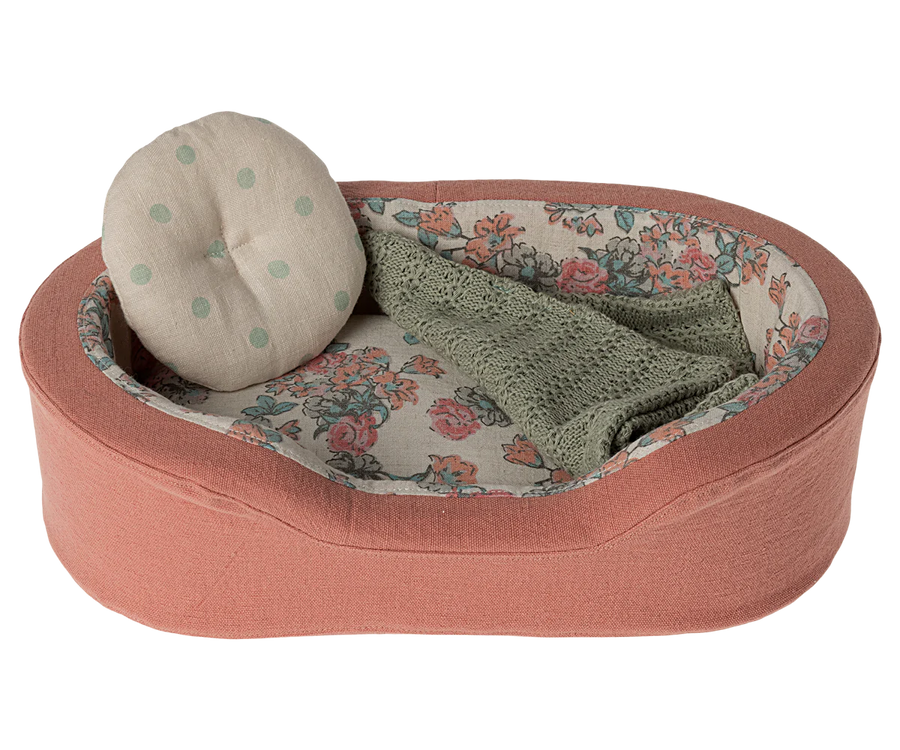 Small Cosy Basket Bed - Coral