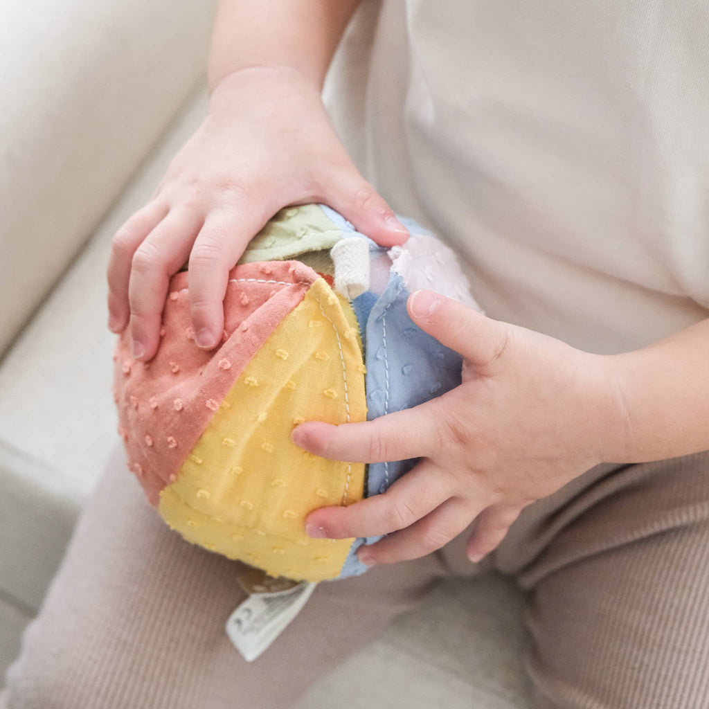 Peek & Peel Busy Ball