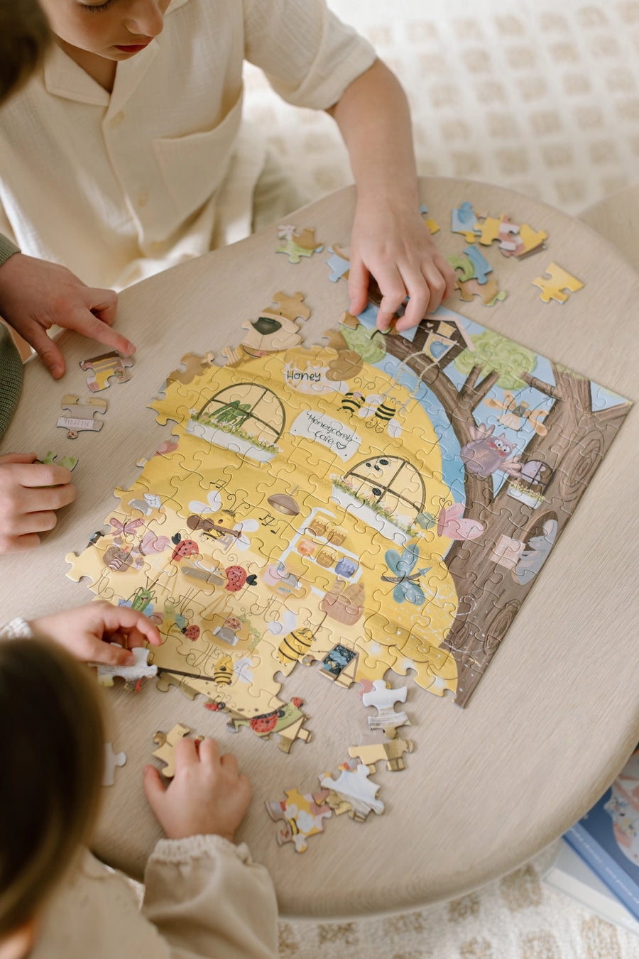 Honeycomb Cafe Puzzle (200 Piece)