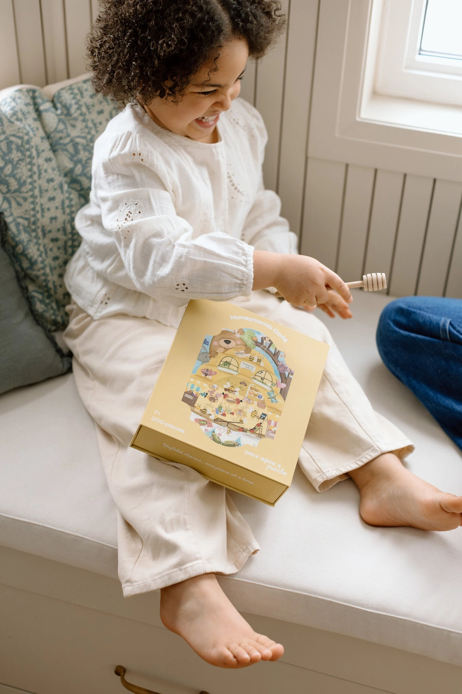 Honeycomb Cafe Puzzle (200 Piece)