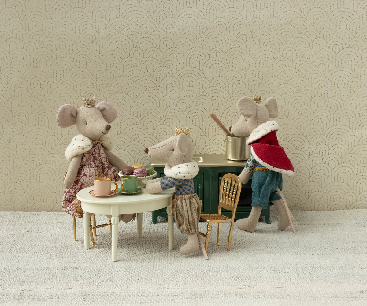 Mouse Vintage Dining Table