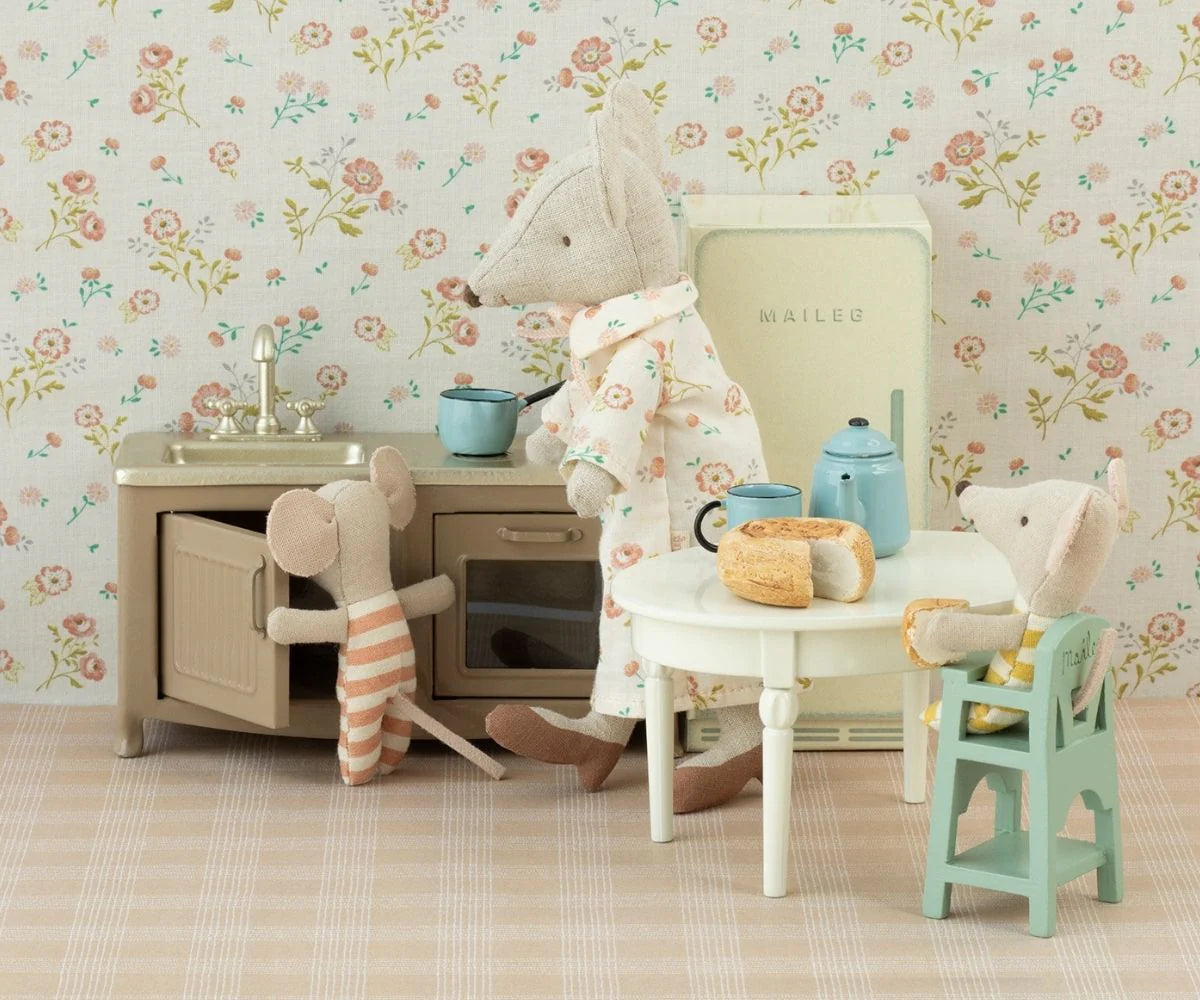 Mouse Vintage Dining Table