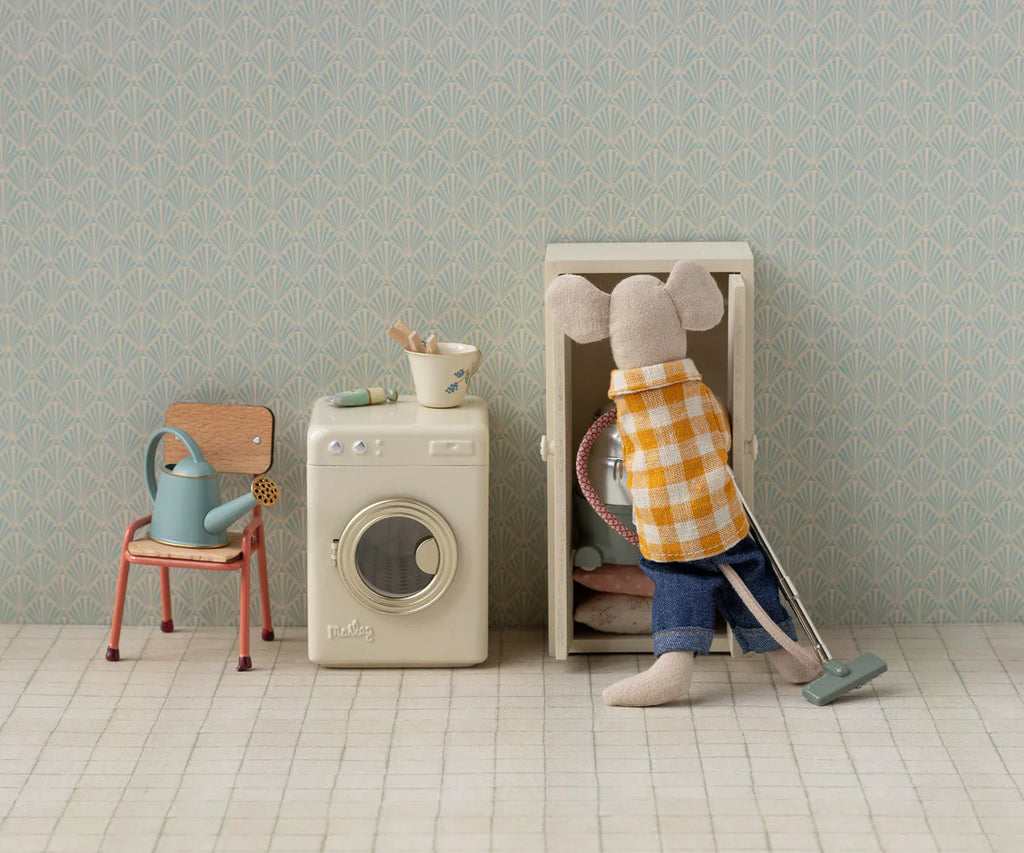 Mouse Off White Washing Machine