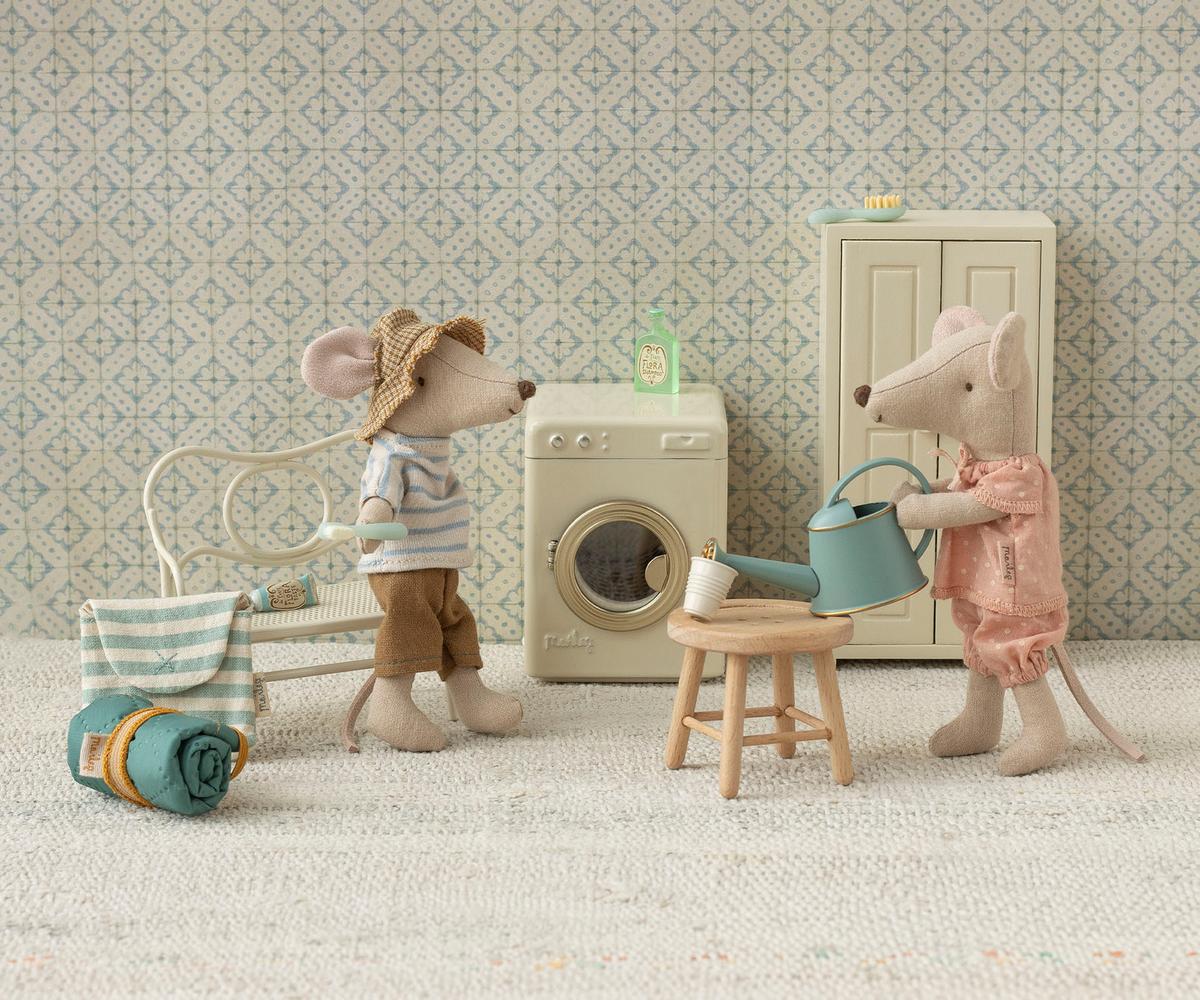 Mouse Off White Washing Machine